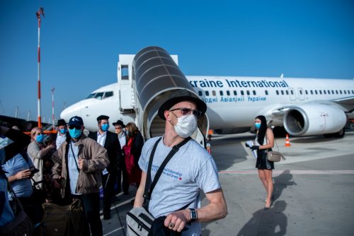 Израильтяне прилетают в другую страну