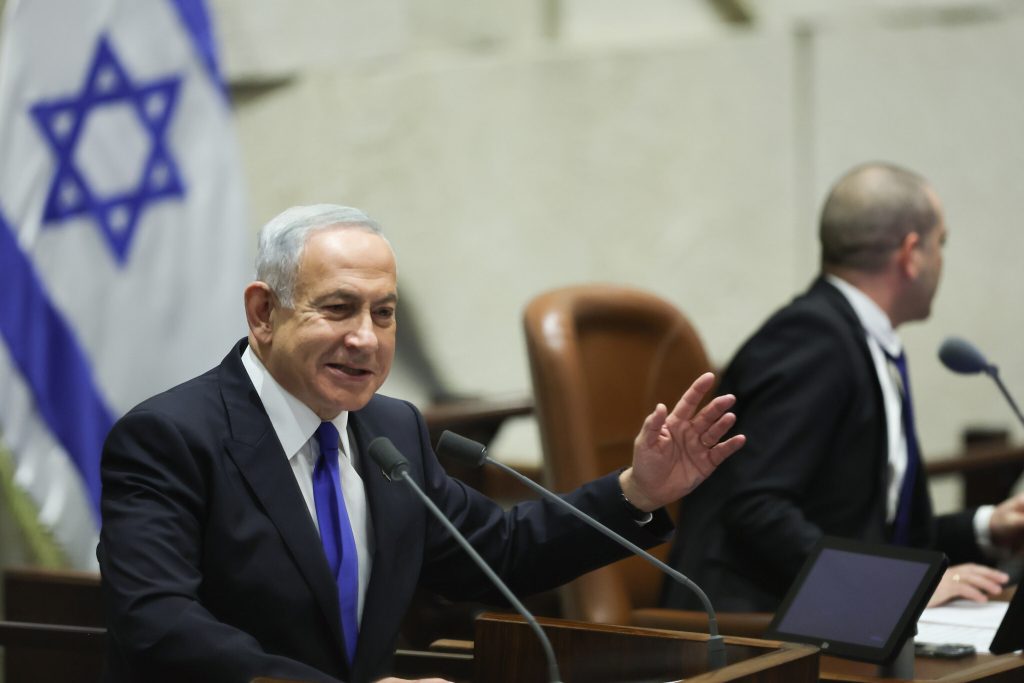 Нетаньягу приводит к присяге правительство