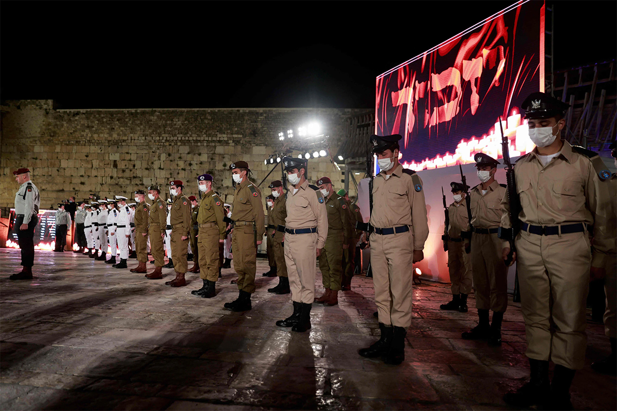 Израиль почтил память жертв войн и терактов минутой молчания