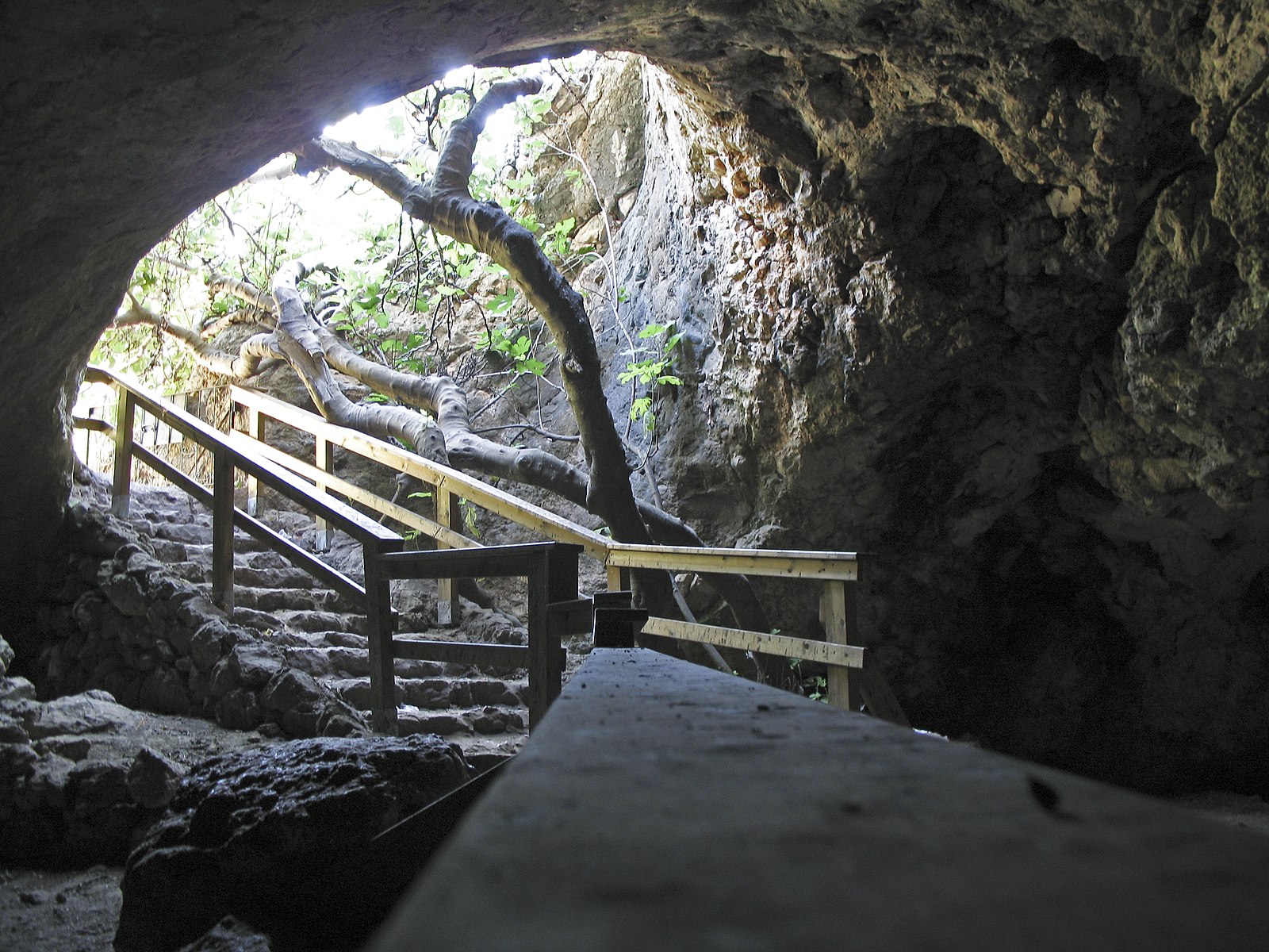 Пещера близнецов в Израиле